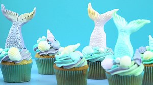 Make a splash with these mesmerising mermaid cupcakes! Perfect for the little ones OR fun-loving grown ups! They'll definitely add a bit of magic to your bakes ✨ | Dr. Oetker Baking