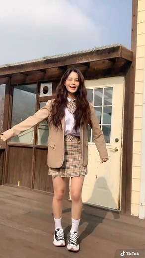 유빈 Kelly on Instagram: "교복 너무 이뿌우... Korean uniforms are so prettyy✨"