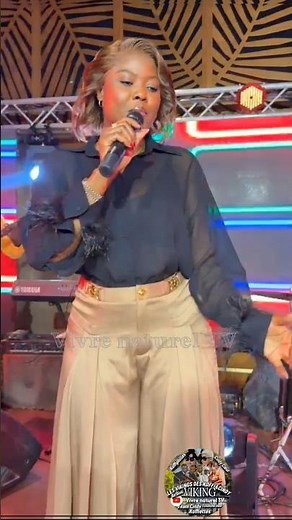 L'apparition sur scène de Mme Cindy le cœur Olomide, lors du concert d'hier soir à Brazzaville