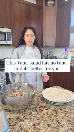 Easy plant-based meal 🌱Chickpea “tuna” salad with creamy cashew sour cream