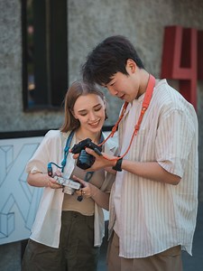 🎥 Get Ready to Elevate Your Photography Game with the PGYTECH Camera Shoulder Strap Air! In today’s tutorial, we’ll show you how to get the most out of your Camera Strap Air! Whether you’re on an adventure or capturing everyday moments, this strap has you covered. 🔧 Step-by-Step Setup: Watch as we demonstrate how to easily attach and adjust the strap for maximum comfort and security. 💪 Superior Load-Bearing Capacity: Learn how it can safely hold up to 90KG, so you can shoot with confidence. �