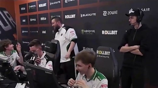 纯在炸鱼！京介四杀终结比赛！ #ququ #cs2 #kyouseke #布达佩斯MAJOR