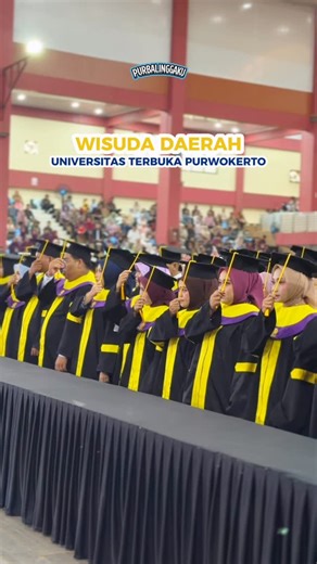 Purbalingga on Instagram: "Universitas Terbuka Purwokerto sukses menggelar Wisuda Daerah dengan total wisudawan sebanyak 884 orang. Tema yang diusung kali ini adalah “Transformasi Makna Pendidikan Tinggi Terbuka: Menyatukan Responsibiliti SDM dan Akses Ilmu Berkelanjutan”. Wisuda Daerah ini diikuti oleh lulusan dari Fakultas Keguruan dan Ilmu Pendidikan (FKIP), Fakultas Ekonomi dan Bisnis (FEB), Fakultas Hukum Ilmu Sosial dan Ilmu Politik (FHISIP), Fakultas Sains dan Teknologi (FST), Sekolah Vok