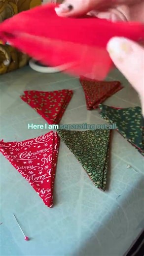 🎅🏼 For this you’re going to need some different Christmas fabrics, a plain backing fabric and some bias binding! The number of triangles you use for your bunting is completely up to you and depends on how long you want your bunting to be! I use about 14 triangles for just over 2m of bunting 🎄 Comeback tomorrow for the next Christmas crafting tutorial ✨ #seamstress #sewistsofinstagram #Crafting #diy #handmade | The Quilted Lala