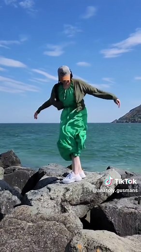 Stylish Windy Dress and Skirt Trends on TikTok