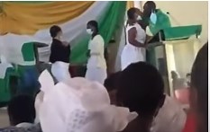 WATCH | Anglican priest kisses female congregants as 'present of appreciation' in Ghana