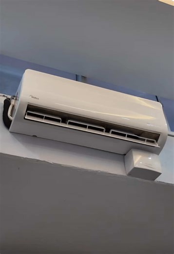 nak servis aircond? nak pasang aircond? wiring elektrik dan plaster ceiling pun kami buat.. Hubungi kami untuk quotation. #abangsejuk #airconditioner #electrical #wiring #aircond