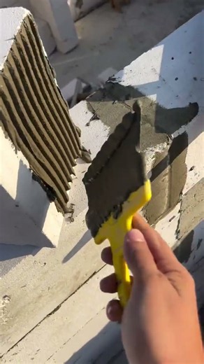 Why Professional Masons Use Notched Trowels on AAC Blocks💡#Construction #MasonryTechnique #AACBlocks
