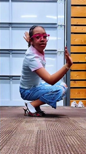 Stilettos Pumps in the Club 😂