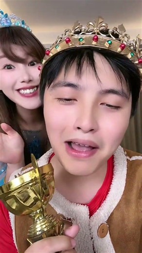給我100分😘我畫的最好看！還有誰畫的比我好看嗎！哈哈😘 #兒童趣味小遊戲 #小朋友愛玩的遊戲 #玩法合夥人計劃 #情緒音樂玩法新風向 #魚瓜夫婦