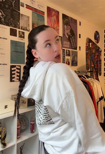 new jumper ! (stolen from my sisters wardrobe) #billieeilish #outfit #fangirl #glasgow #merch