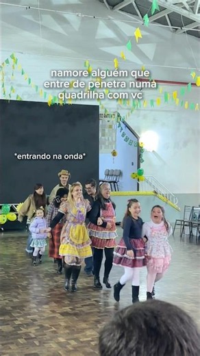 invadimos uma festa junina 🤣✨ #festajunina #quadrilha #casal