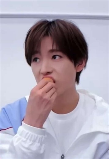 ユウシが転んだときリクがすぐ味方するシーン｜NCT WISH