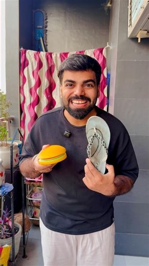 Burger khayegi ya chappal #gauravaroravlogs #youtubeshorts #shorts