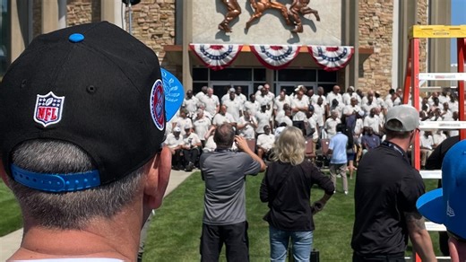 Pro Football Hall of Famer Walk & Photo Op