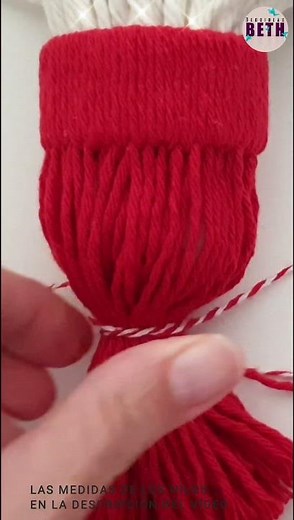 DIY COMO HACER GNOMOS EN MACRAMÉ | ADORNOS NAVIDEÑOS CON HILO | EASY CHRISTMAS ORNAMENTS #shorts