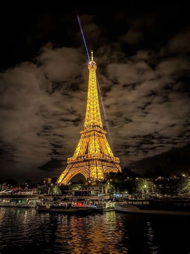 Métro Ligne 6 Paris — Vue et ambiance près de la Tour Eiffel