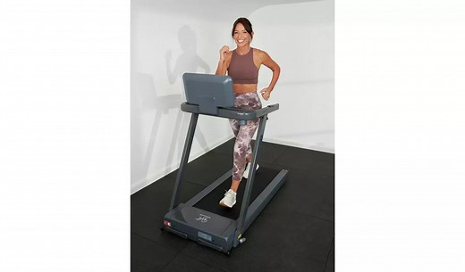 We don't know what we love more, Davina McCall's gym 'fit or her new treadmill