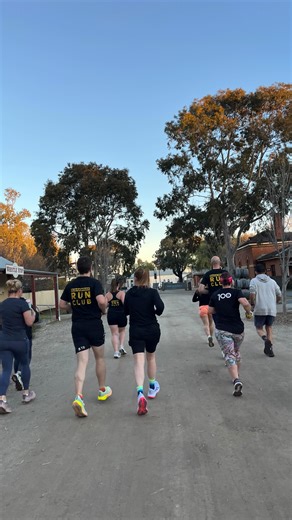 CHASING HIGHS Chasing that running high at our Thursday Track Session! 💥 An awesome interval session with the crew, laying it down with 8×3 min best efforts and 6×1 min to finish. Engines firing, fine tuning form and chasing that speed! 🚀 More new faces. More fun had. More of what’s on offer. All in together. Join us next week. 🏃‍♀️🤸 #ChasingHighs #EchucaMoamaRunClub #TrackSession | Echuca Moama Run Club
