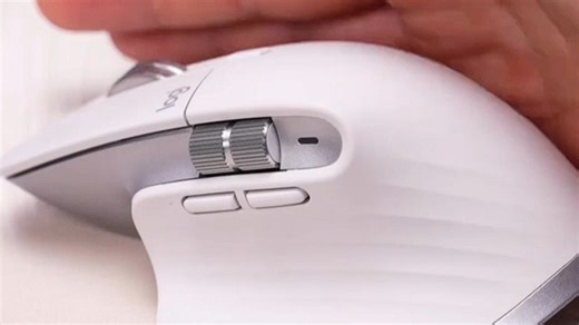 罗技大师系列MX Master鼠标，多设备连接顺滑流畅，办公剪辑更高效，用过就回不去了。