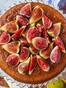 Easy Honey Fig Cake (video)