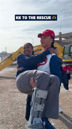 927K views · 10K reactions | Rook to the rescue 﫡 Makayla Timpson helped carry Aari McDonald back to the bus after our new sports performance center groundbreaking ceremony this morning 凉 | Indiana Fever | Facebook