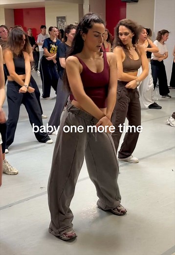 hit me baby one more timeee ❤️‍🔥 dc: @Ralph Beaubrun Dance Classes #britneyspears #babyonemoretime #dance