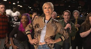 VIDEO: Kristen Wiig Does the Mannequin Challenge in ‘SNL’ Promo!