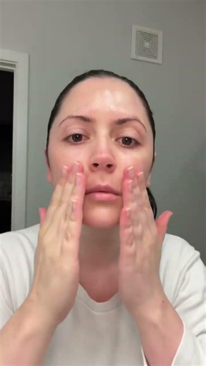 My glowy “no-makeup” makeup look for a 12-hour shift✨ #nicunurse #nursevlog #glowyskin #nursegrwm