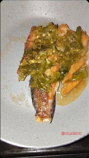 Ikan Asin Gabus Sambel Cabe Hijau 🌶️ | Simple Cooking & Rainy Vibes in Front of the House 🌧️🏡