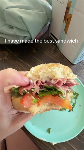 Delicious Brie and Prosciutto Sandwich Recipe