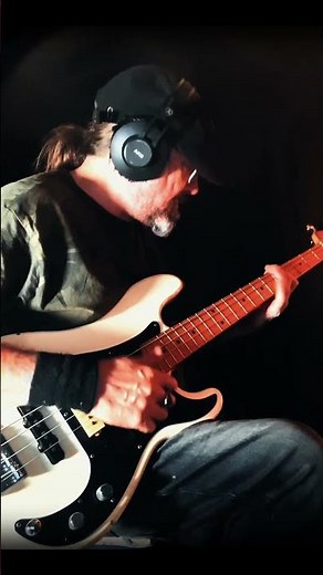 Stanky Funk Bass Slap jam 𝄢🎸 over latest backing track for bass #bassplayer