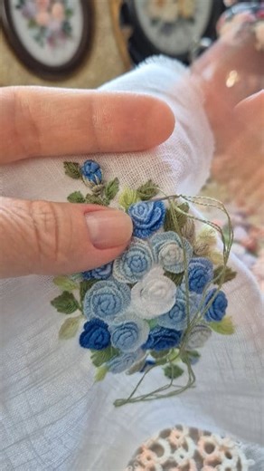 Hand embroidered leaves with fly #stitch by Sina Crafts | Sina Crafts