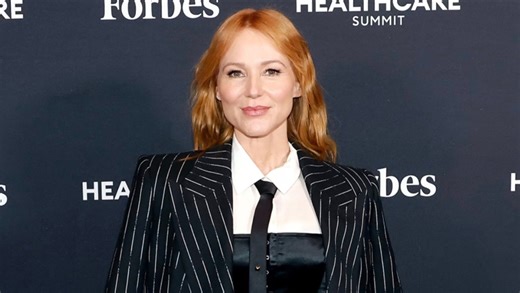 Jewel provides insight into her decision to sing at one of President Donald Trump's Inauguration Balls and apologized for "causing pain." | E! News