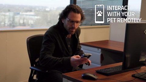 Energizer Smart Pet Treater with 2K Video Camera, 2-Way Audio, Night Vision, 5 Ghz & 2.4 Ghz Dual Band Wi-Fi, Motion Tracking, Recorded Messages, Dogs & Cats Remote Feeding, Cloud/MicroSD Card Storage