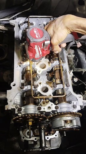 Toyota 1TR engine camshaft installation #reelsvideo #carmechanic #automechanic #automotiveengineering | Andri Irawan