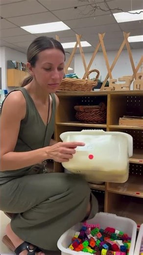 Organization hack! Makes clean up so much faster and calmer 💃🏻 #teacherhacks #teacherlife #teacher