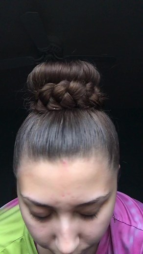 Curious on how I do my hair buns? Keep watching!😍 #foru #foryoupage #4u #hairstyleswithmel #bun