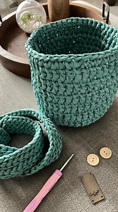 Looking for spring crochet ideas? Here are a few easy, fun projects you can make this season. Some are made with T-shirt yarn, others with braided cord or ribbon yarn…so you’ve got options depending on your style and stash. Even if the colors here aren’t super “spring,” you can totally make them in bright, pastel, or floral shades to match your favorite vibe🌸🌷🌼 All these patterns (and more!) are 20% OFF in my Etsy shop this weekend only! Click the link in my bio to grab the one that fits your