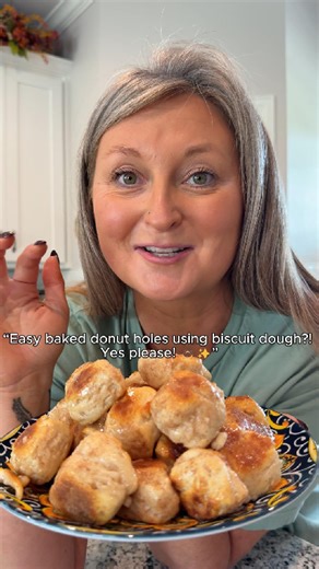 These biscuit dough donut holes are dangerously easy 😍 Just bake, dip, and done no frying, no mess. They’re golden, fluffy, and coated in the most perfect vanilla glaze. Make them for brunch, dessert, or honestly… breakfast. ☕️✨ 📌 Save this one you’ll want it on repeat! #GlazedDonutHoles #EasyDessertRecipe #FallBaking #BiscuitDoughRecipe #SamsFallDesserts | Samantha Mullino