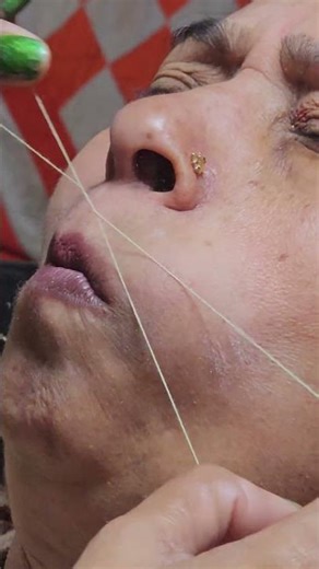 upper lip thread tutorial ‪@NISHA_LAMBHA‬‪@MakeupbyParulGarg‬#trending#viral