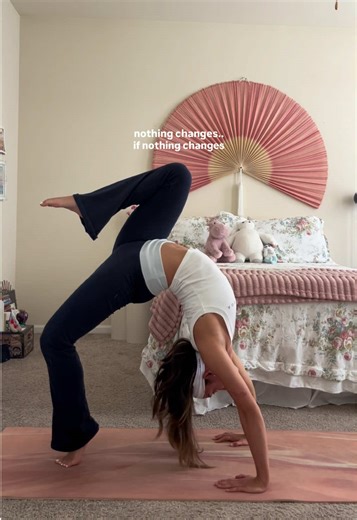 To be honest, I don’t really care if I can fall into wheel pose. There are a lot of postures that “look cool” but are extremely uncomfortable in my body (pincha mayurasana 😔). But that’s exactly why I practice them. When life feels stagnant, I try to focus on a posture I easily avoid. The physical discomfort rewires my brain- it reminds me how powerful change can be. So if you need a little shift in perspective- go upside down 🤸🏽‍♀️ Let your practice be playful, not for aesthetic, but for the