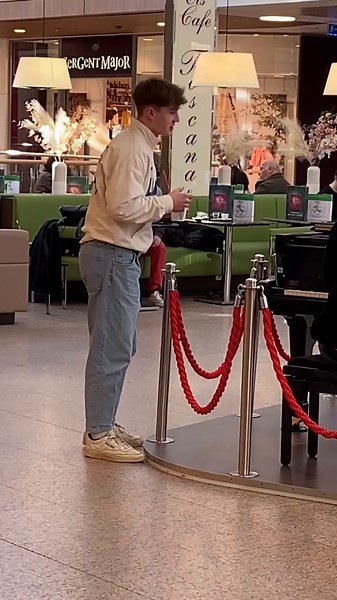 Piano Player Pranked in Shopping Mall | Bohemian Rhapsody Fun