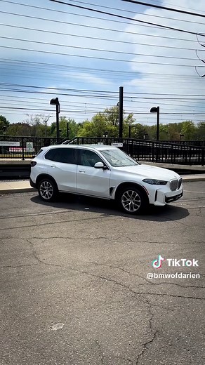 Check out the 2024 BMW X5 xDrive40i is currently in Mineral White Metallic with a Silverstone Sensafin interior. It comes equipped with both the Parking Assistance Package and Premium Package. Some other key features include Park Distance Control, Harman/Kardon Surround Sound, 20
