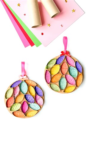 Vicki | kids art, crafts and activity ideas on Instagram: "Bauble craft - Christmas toilet paper roll art ❤️ Simple, fun and perfect for kids, they only take a few mins to prep! To make ours I pre cut our tp rolls, then stuck them down to create our baubles! Next the girls had brilliant fun filling them in with paint✨ we finished them off with a little loop! A quick technique that’s easy to make, using tissue paper, or sparkles⭐️ inside is a fun spin to create lots of variations! Such a fun clas