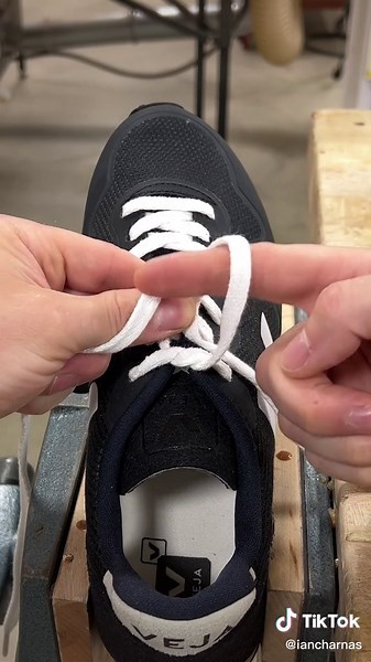 The Secret Knot: Winning the World Shoelace Tying Competition