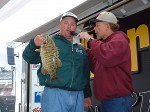Kreiger captures opening-day pro lead in Northern Division tourney - Major League Fishing