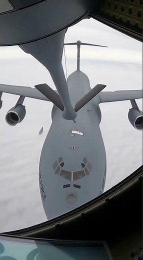 C-5 Galaxy HITS Tanker Boom — Inches From Disaster 😱✈️