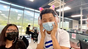 Did you know that stickers and posters for the NBA, MLB, and NFL are designed in Honduras? In this video, you’ll find out what it’s like to be a graphic designer in Honduras. What are their daily schedules like? What do their offices look like? What kind of job benefits do they get? What do they eat? What types of projects do they work on? What type of training is required? I spend the day in San Pedro Sula’s largest graphic design company, Graph X Source, to get an insider look at the growing g