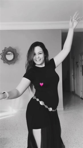 Vidéos de Ruby’s dances (@rubyssdances) avec Badna Nroue - Haifa Wehbe